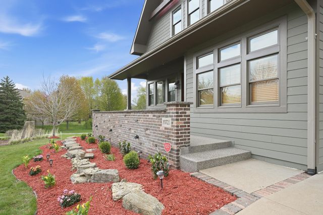 10721 Watersedge Lane, Woodbury, MN 55129