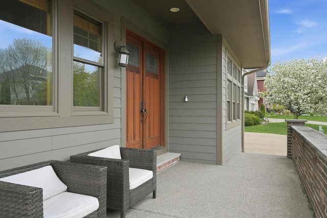 10721 Watersedge Lane, Woodbury, MN 55129