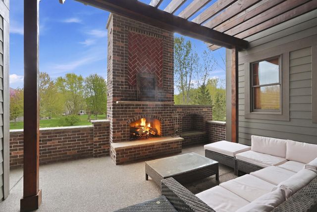 10721 Watersedge Lane, Woodbury, MN 55129