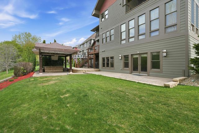 10721 Watersedge Lane, Woodbury, MN 55129