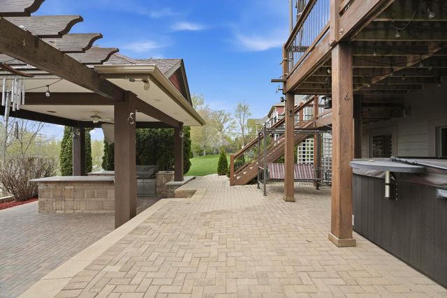 10721 Watersedge Lane, Woodbury, MN 55129