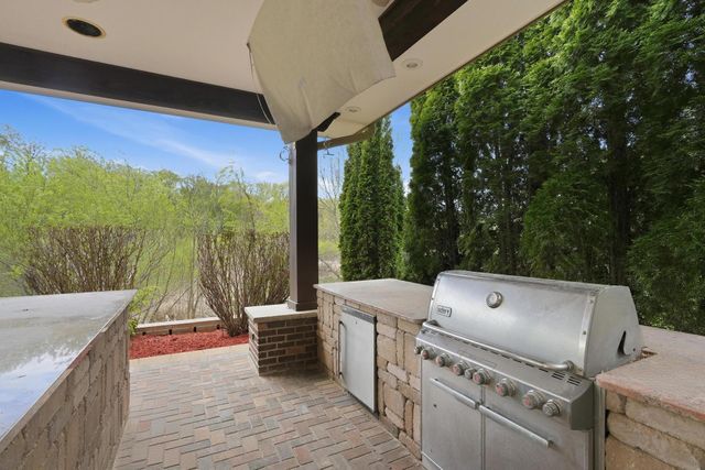 10721 Watersedge Lane, Woodbury, MN 55129