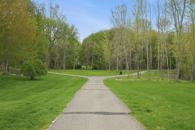 10721 Watersedge Lane, Woodbury, MN 55129