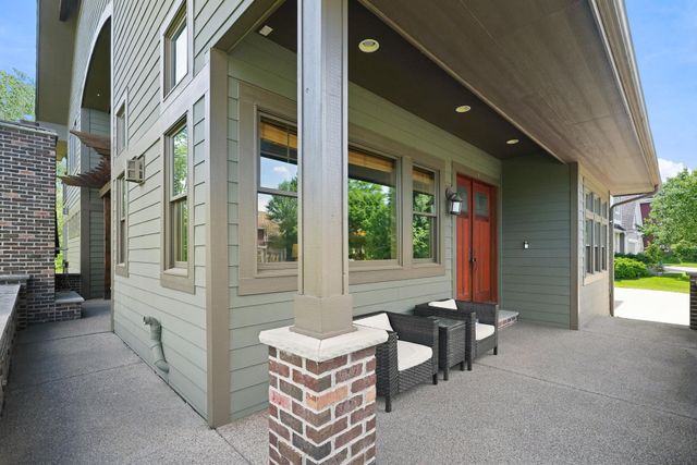 10721 Watersedge Lane, Woodbury, MN 55129