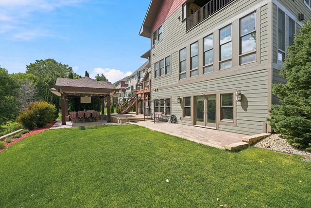 10721 Watersedge Lane, Woodbury, MN 55129