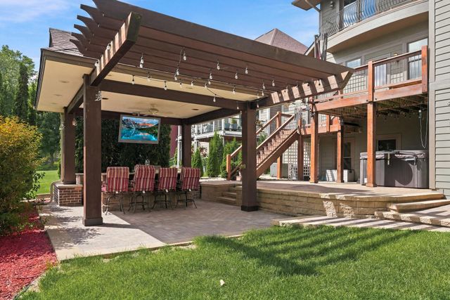 10721 Watersedge Lane, Woodbury, MN 55129