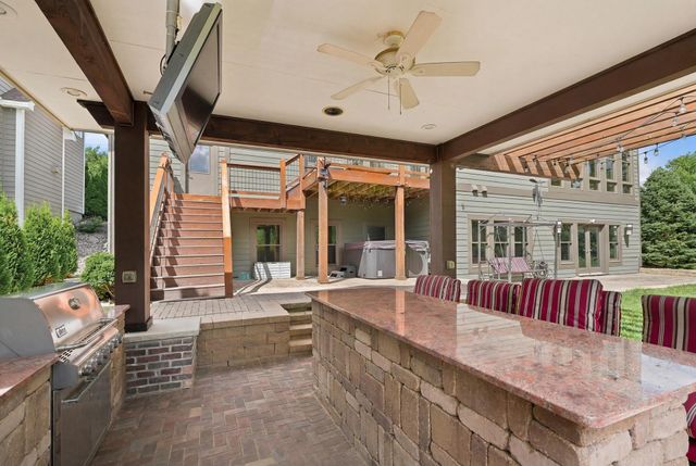 10721 Watersedge Lane, Woodbury, MN 55129