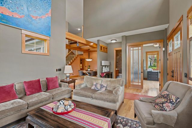 10721 Watersedge Lane, Woodbury, MN 55129