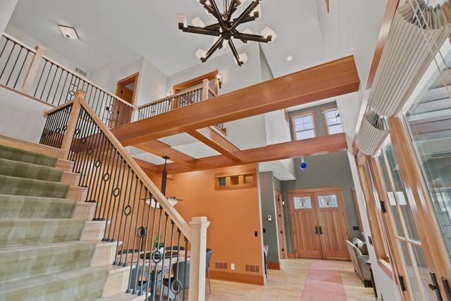 10721 Watersedge Lane, Woodbury, MN 55129