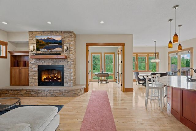 10721 Watersedge Lane, Woodbury, MN 55129
