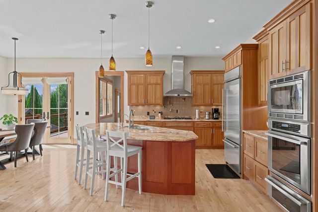 10721 Watersedge Lane, Woodbury, MN 55129