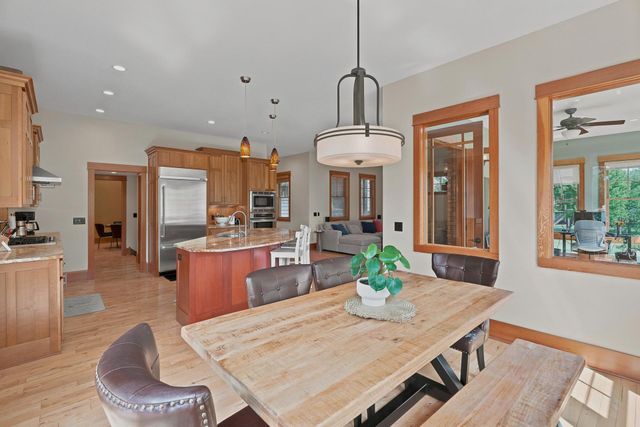 10721 Watersedge Lane, Woodbury, MN 55129