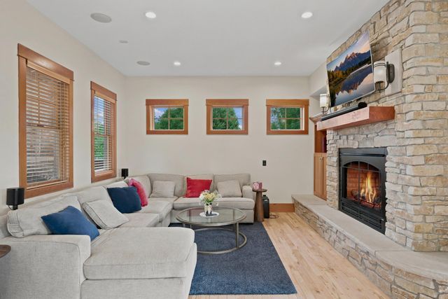 10721 Watersedge Lane, Woodbury, MN 55129