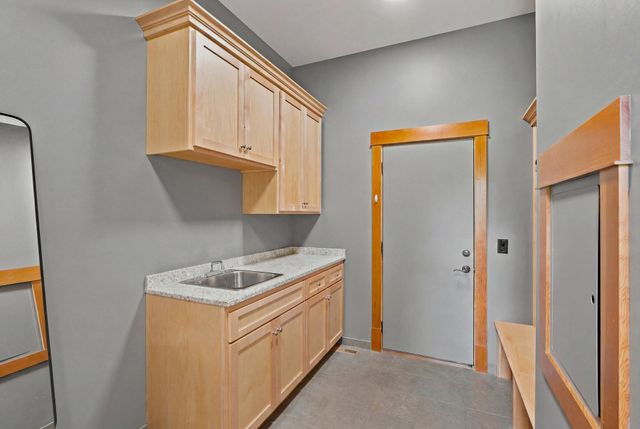 10721 Watersedge Lane, Woodbury, MN 55129