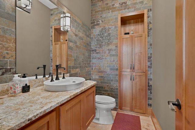 10721 Watersedge Lane, Woodbury, MN 55129