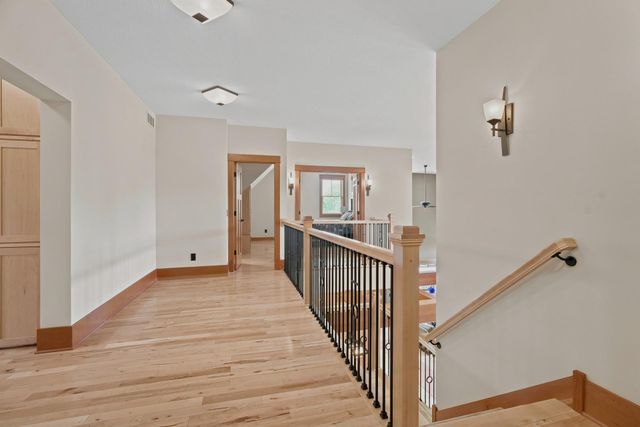 10721 Watersedge Lane, Woodbury, MN 55129