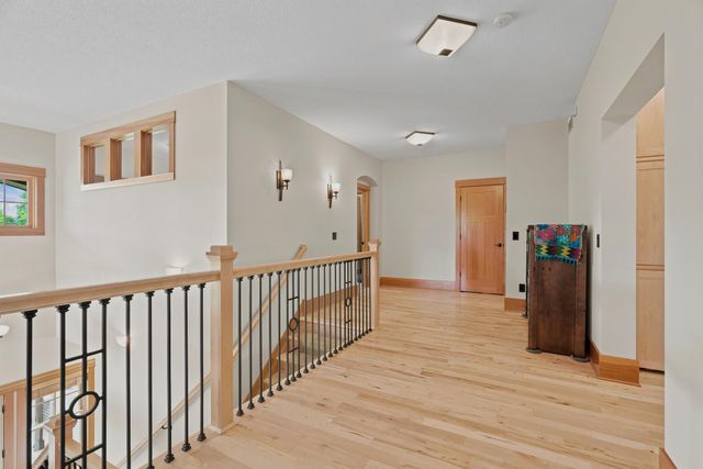 10721 Watersedge Lane, Woodbury, MN 55129