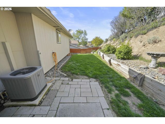 1911 Sw PERKINS Ave, Pendleton, OR 97801