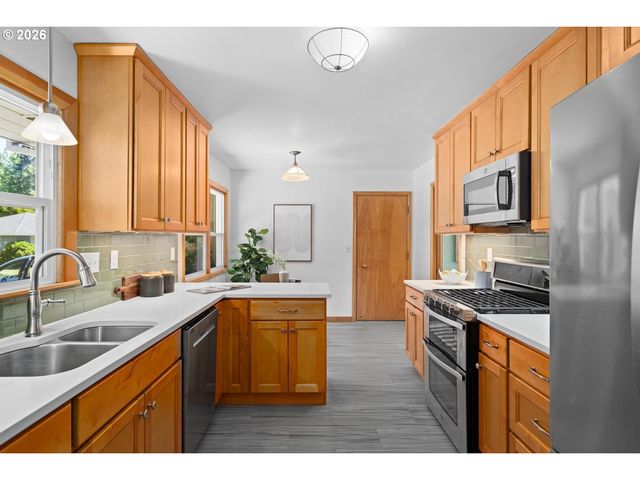 6135 Sw 41ST Ave, Portland, OR 97221