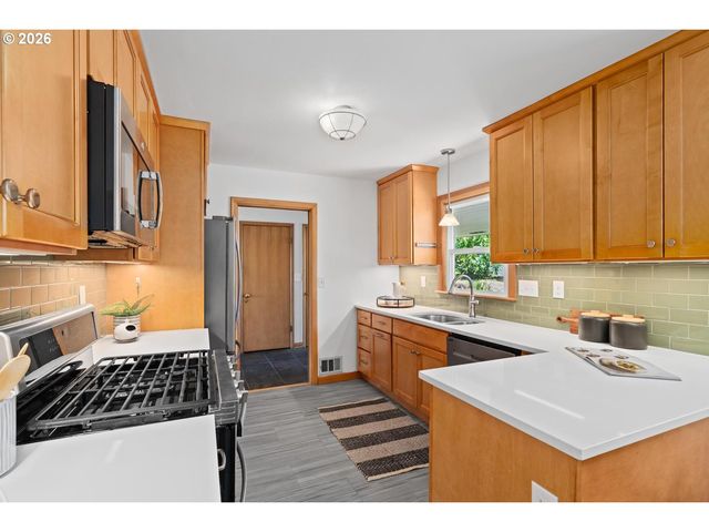6135 Sw 41ST Ave, Portland, OR 97221