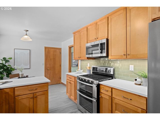 6135 Sw 41ST Ave, Portland, OR 97221