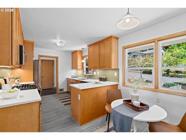 6135 Sw 41ST Ave, Portland, OR 97221