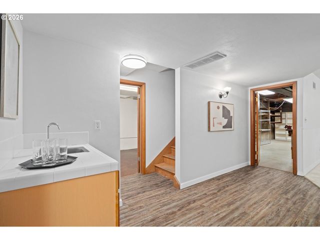6135 Sw 41ST Ave, Portland, OR 97221