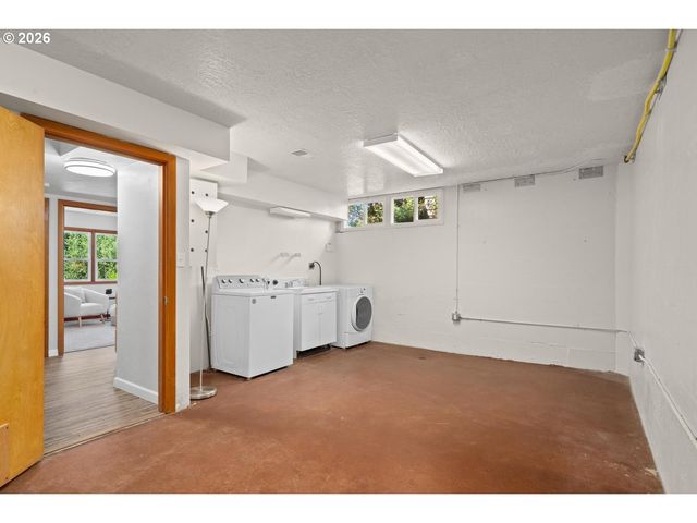 6135 Sw 41ST Ave, Portland, OR 97221