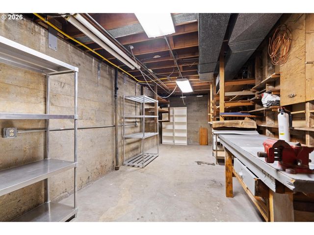 6135 Sw 41ST Ave, Portland, OR 97221