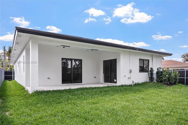 5209 SW 22nd St, West Park, FL 33023