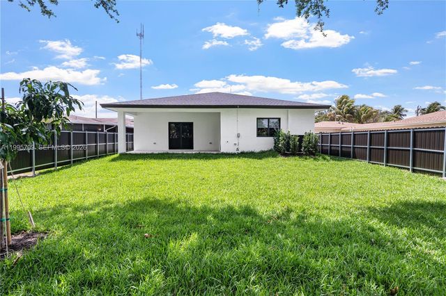 5209 SW 22nd St, West Park, FL 33023