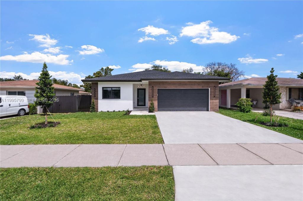 5209 SW 22nd St, West Park, FL 33023