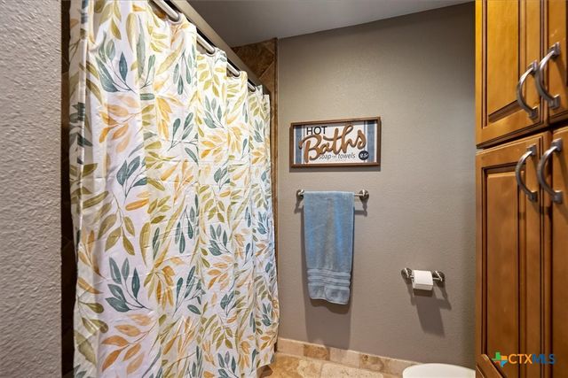 1619 Twin Island Drive, Lockhart, TX 78644