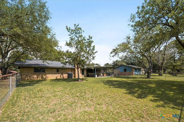 1619 Twin Island Drive, Lockhart, TX 78644