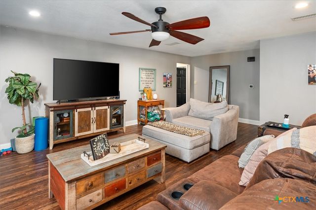 1619 Twin Island Drive, Lockhart, TX 78644