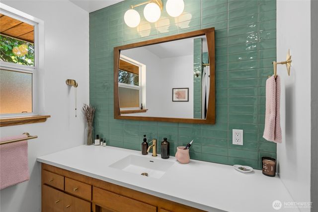 16630 3rd Avenue S, Burien, WA 98148