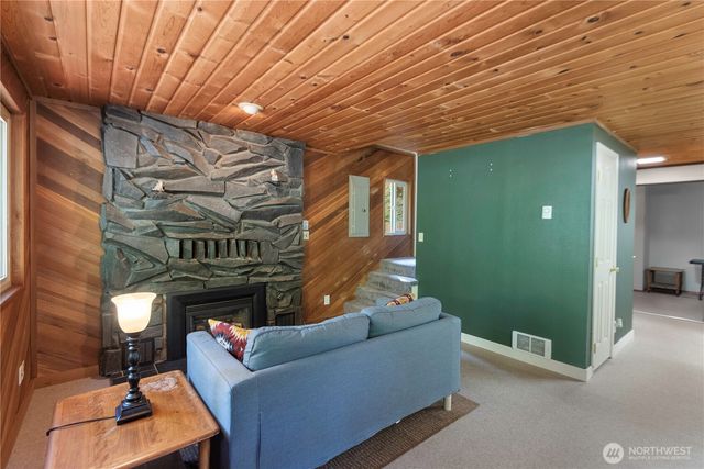 141 N Handicap Place, Hoodsport, WA 98548