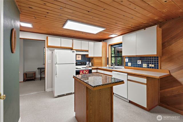 141 N Handicap Place, Hoodsport, WA 98548