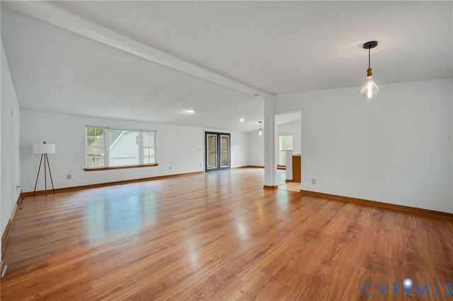 9975 Grove Ct, Gloucester, VA 23061