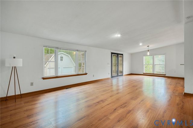 9975 Grove Ct, Gloucester, VA 23061