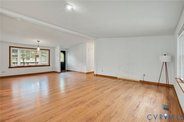 9975 Grove Ct, Gloucester, VA 23061
