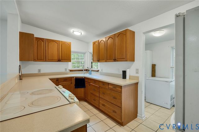 9975 Grove Ct, Gloucester, VA 23061
