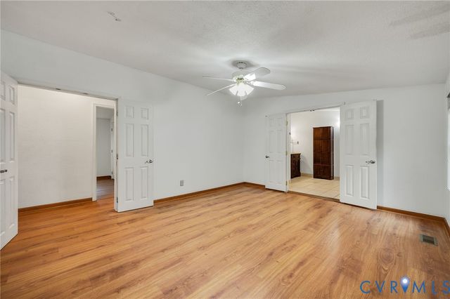 9975 Grove Ct, Gloucester, VA 23061