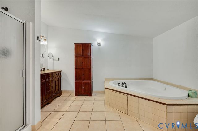 9975 Grove Ct, Gloucester, VA 23061