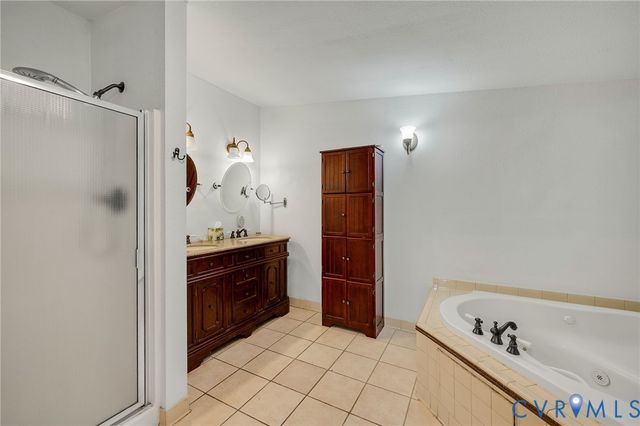 9975 Grove Ct, Gloucester, VA 23061
