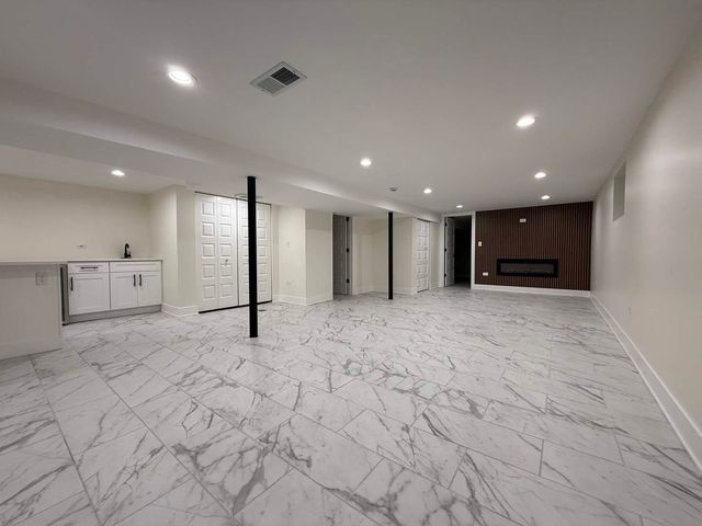 6230 W 63rd Place, Chicago, IL 60638