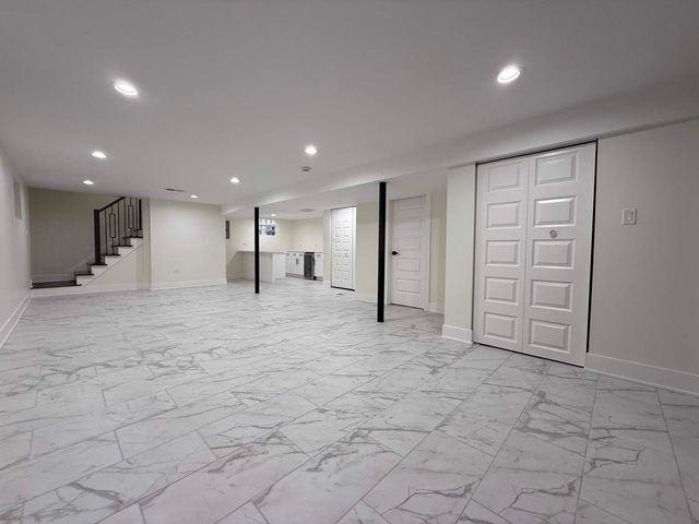 6230 W 63rd Place, Chicago, IL 60638