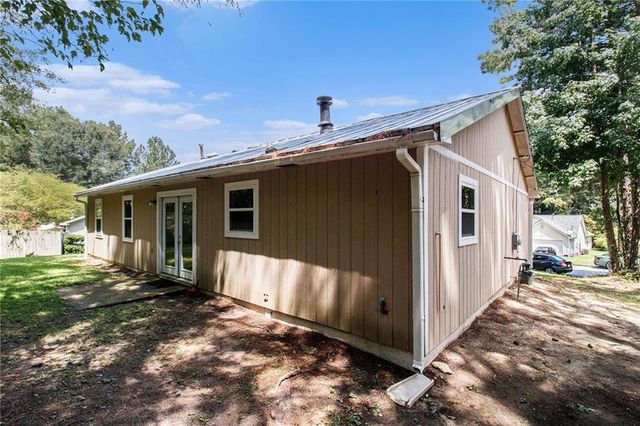 6945 Brown S Drive, Fairburn, GA 30213