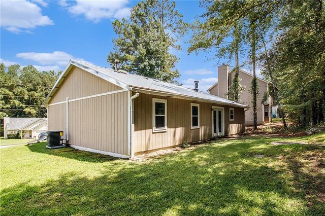 6945 Brown S Drive, Fairburn, GA 30213