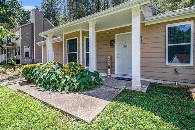 6945 Brown S Drive, Fairburn, GA 30213